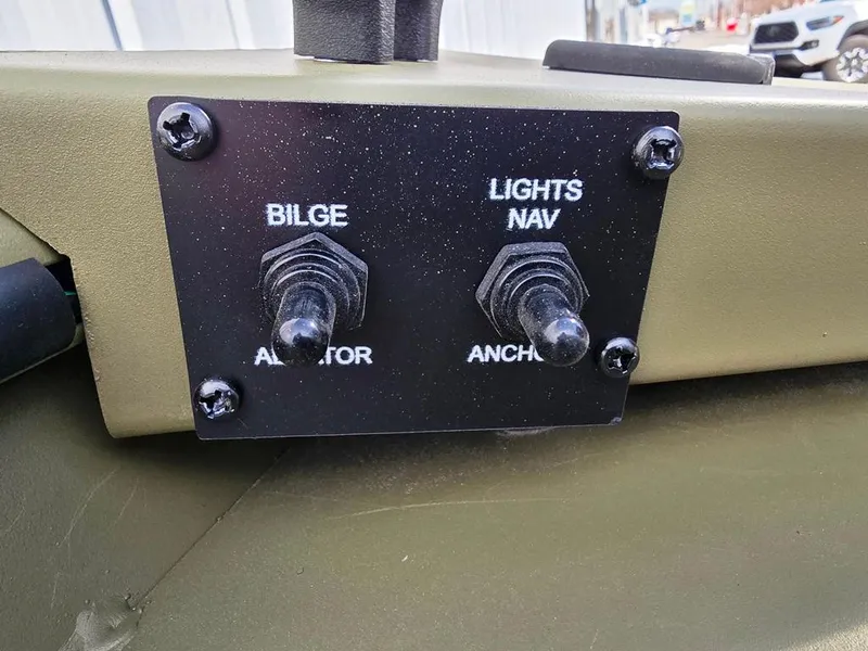 Slide: The Image of Control panel bilge pump, livewell aerator & navigation light switches. - 14