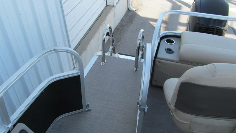 Slide: The Image of 2023 Sun Tracker SportFish 22 XP3 boat deck with seating and ladder. - 15