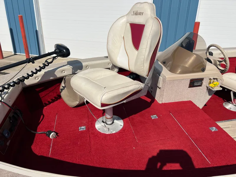 Slide: The Image of 1997 Sylvan 1600 Pro Select boat interior with red carpet and beige seating. - 19