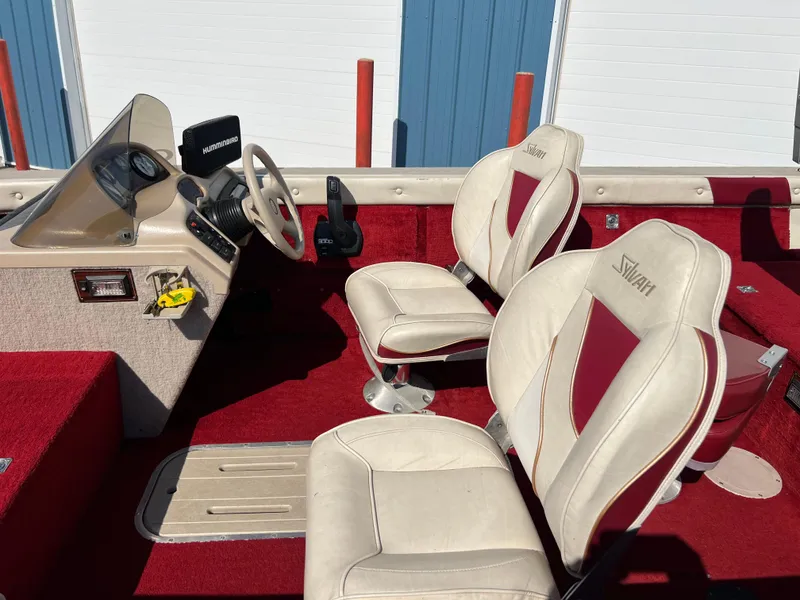 Slide: The Image of 1997 Sylvan 1600 Pro Select boat interior with red and white seating. - 20