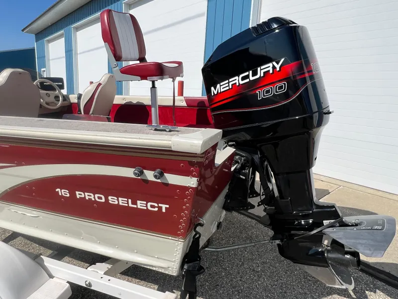 Slide: The Image of 1997 Sylvan 1600 Pro Select boat with Mercury 100 outboard motor. - 22