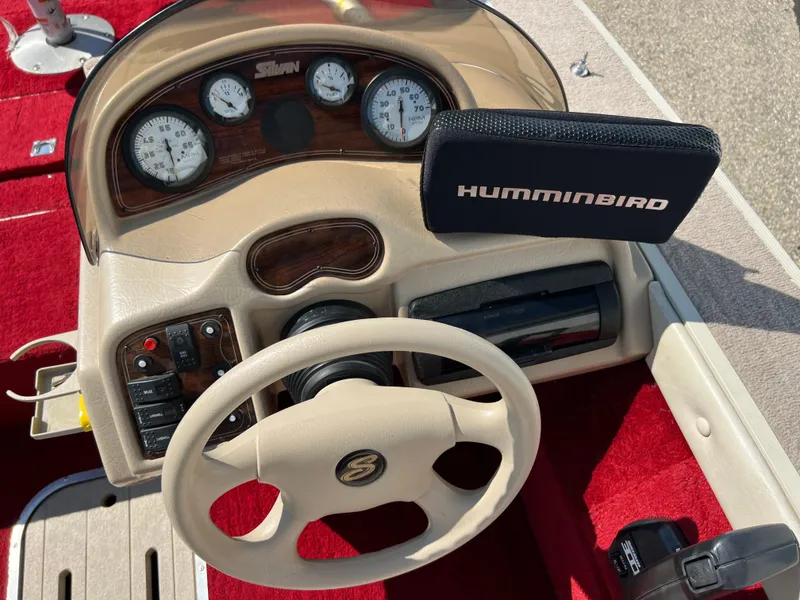 Slide: The Image of 1997 Sylvan 1600 Pro Select boat dashboard with Humminbird fish finder. - 29