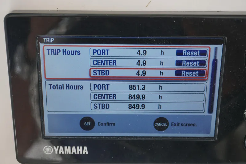 Slide: The Image of Yamaha display showing trip and total hours for Everglades 355 CCX, 2017 model. - 16