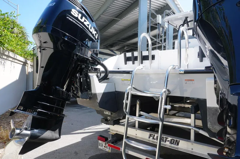 Slide: The Image of 2023 Twin Vee 280 GFX CC boat with Suzuki outboard motor and ladder. - 6
