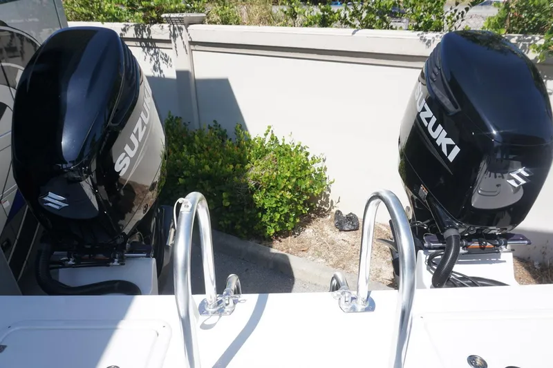 Slide: The Image of Twin Vee 280 GFX CC 2023 with dual Suzuki outboard motors. - 8