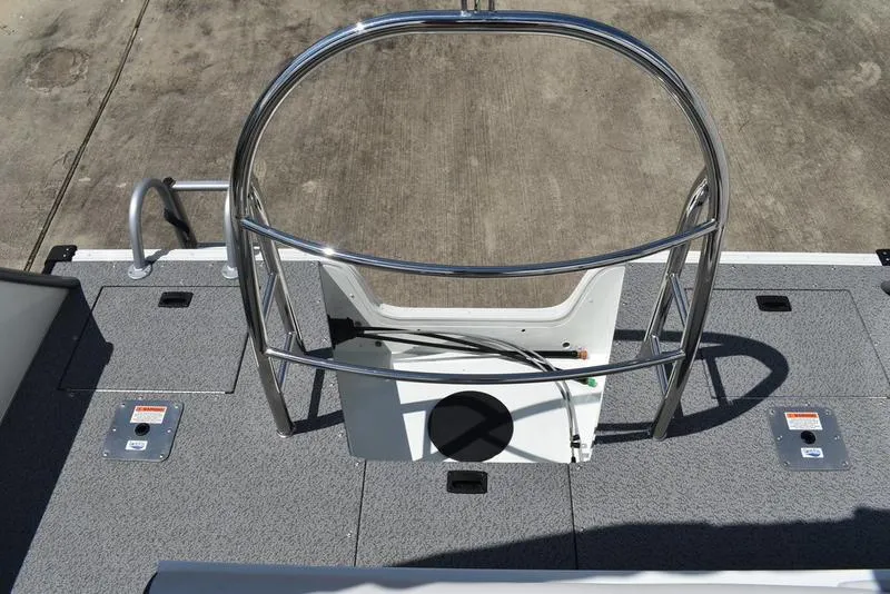 Slide: The Image of Lowe SD224 boat deck with stainless steel railing, 2025 model. - 36