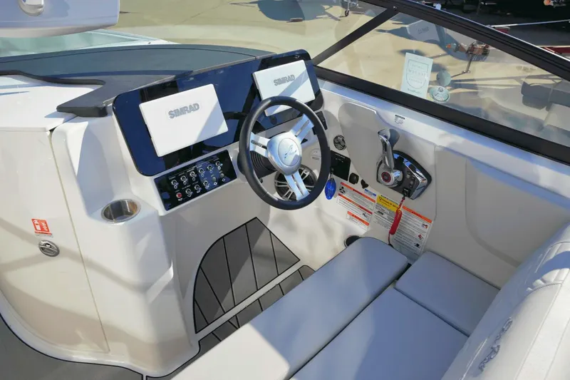 Slide: The Image of Sea Ray SDX 250 Surf 2025 - 24
