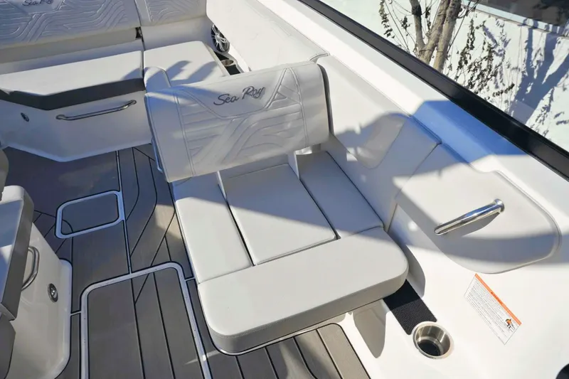 Slide: The Image of Sea Ray SDX 250 Surf 2025 - 22