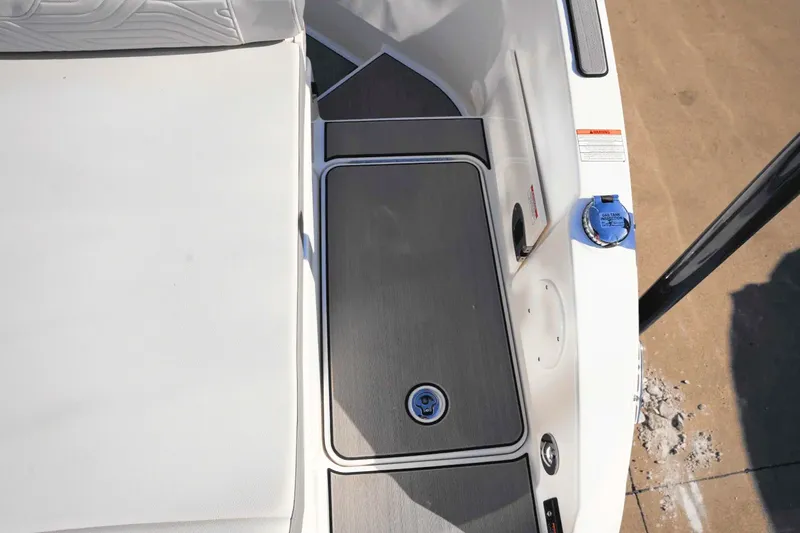 Slide: The Image of Sea Ray SDX 250 Surf 2025 - 14