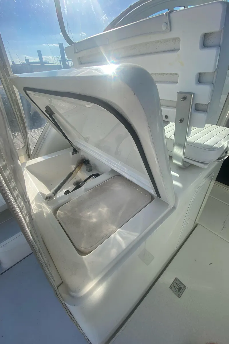 Slide: The Image of 2000 Rampage 30 Offshore boat seat with storage compartment open. - 7