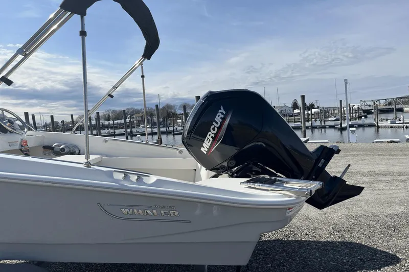 Slide: The Image of Boston Whaler 160 Super Sport 2025 - 10
