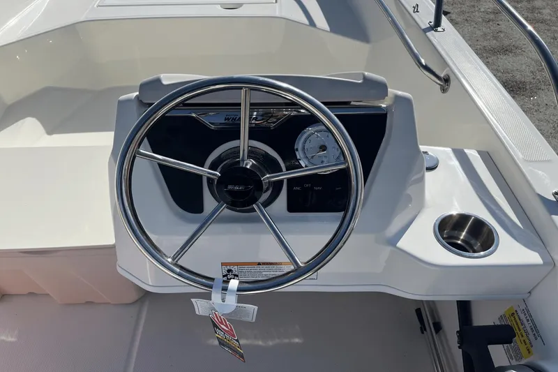 Slide: The Image of Boston Whaler 160 Super Sport 2025 - 4