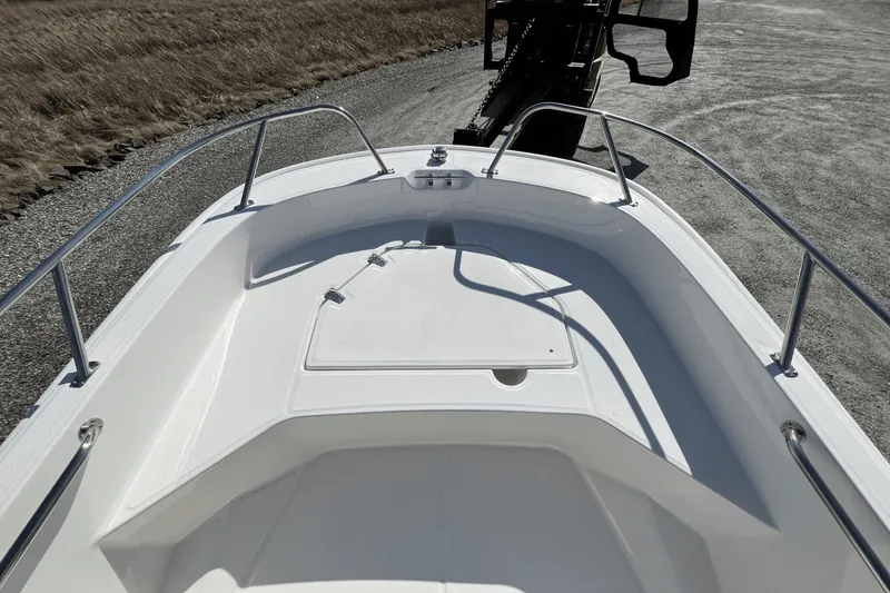 Slide: The Image of Boston Whaler 160 Super Sport 2025 - 7