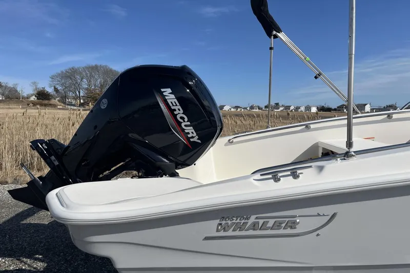 Slide: The Image of Boston Whaler 160 Super Sport 2025 - 9