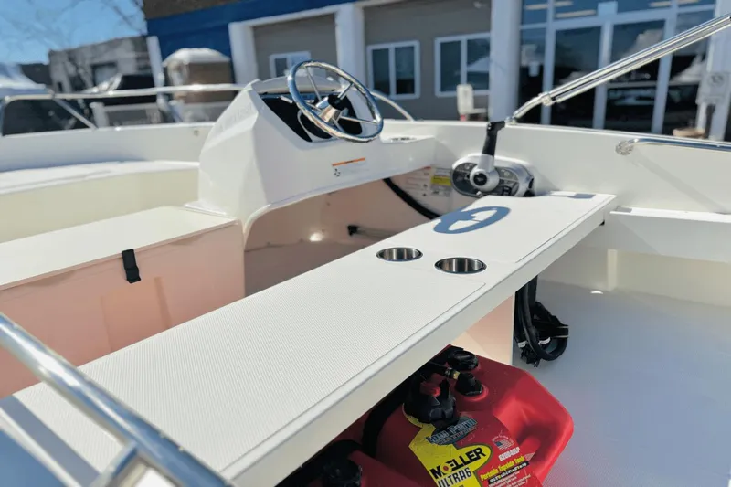 Slide: The Image of Boston Whaler 160 Super Sport 2025 - 10