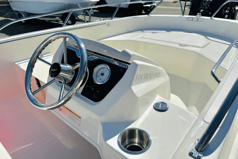 Slide: The Image of Boston Whaler 160 Super Sport 2025 - 11