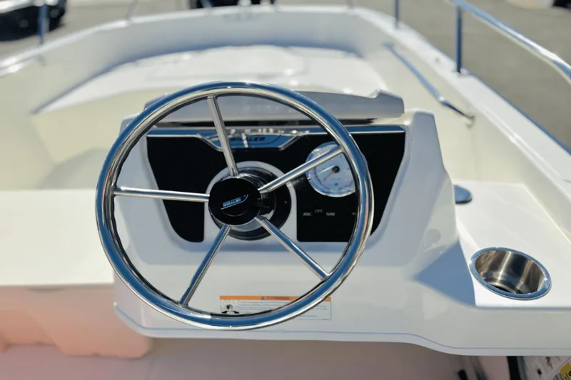 Slide: The Image of Boston Whaler 160 Super Sport 2025 - 12