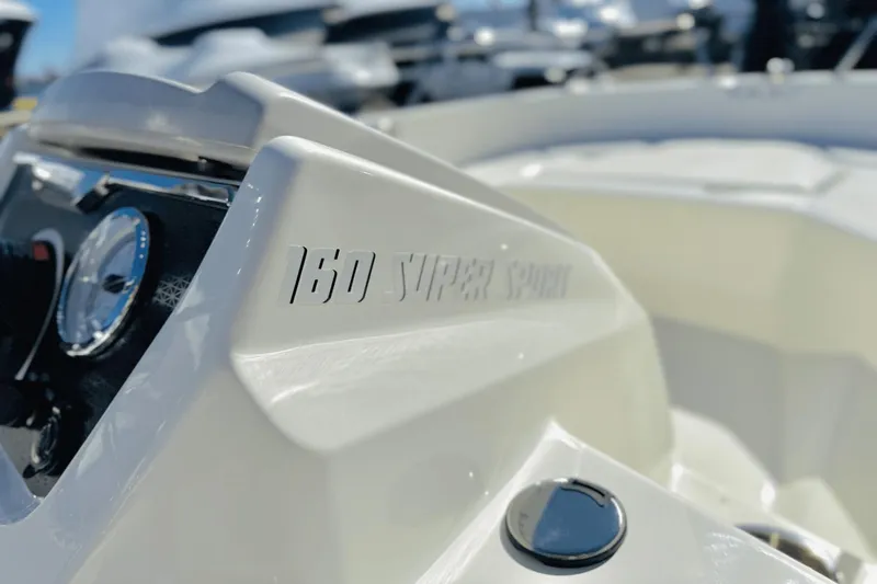 Slide: The Image of Boston Whaler 160 Super Sport 2025 - 13