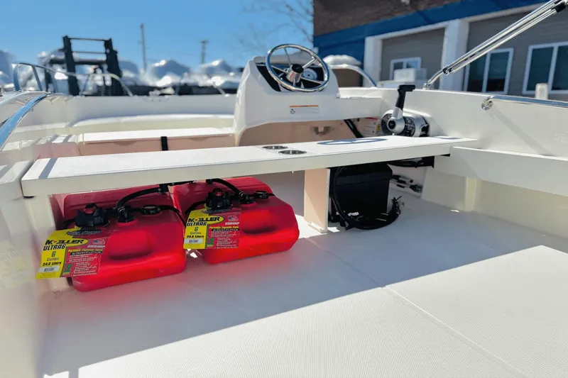 Slide: The Image of Boston Whaler 160 Super Sport 2025 - 14