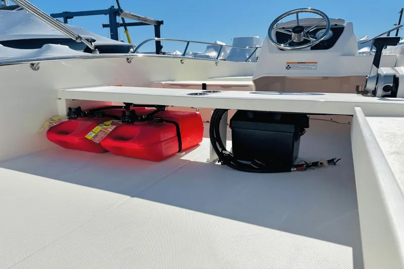 Slide: The Image of Boston Whaler 160 Super Sport 2025 - 15