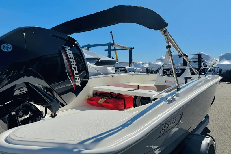 Slide: The Image of Boston Whaler 160 Super Sport 2025 - 16