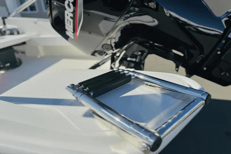 Slide: The Image of Boston Whaler 160 Super Sport 2025 - 21