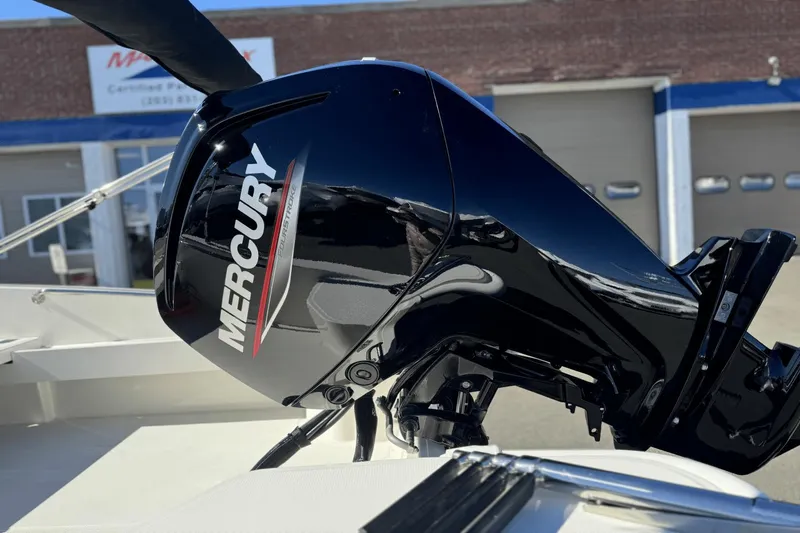 Slide: The Image of Boston Whaler 160 Super Sport 2025 - 22