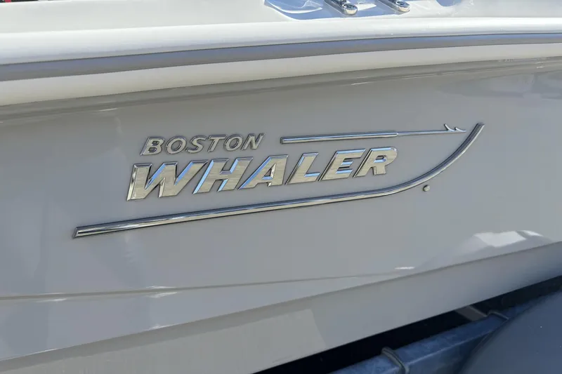 Slide: The Image of Boston Whaler 160 Super Sport 2025 - 4