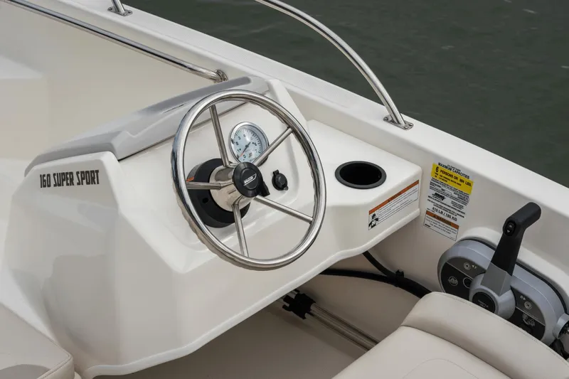 Slide: The Image of Boston Whaler 160 Super Sport 2025 - 41