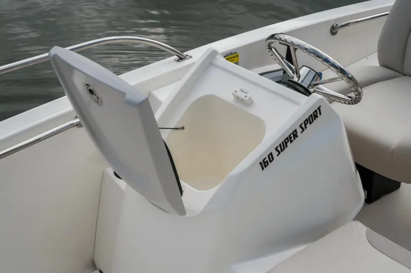 Slide: The Image of Boston Whaler 160 Super Sport 2025 - 44