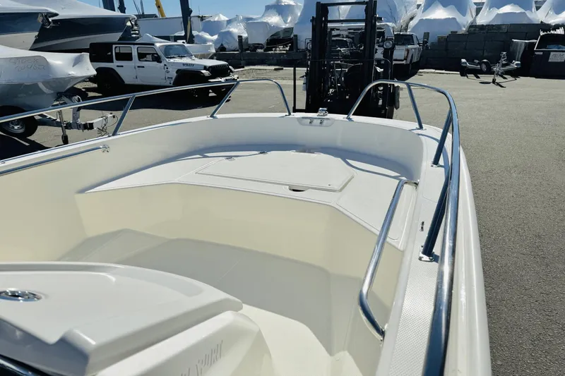 Slide: The Image of Boston Whaler 160 Super Sport 2025 - 5