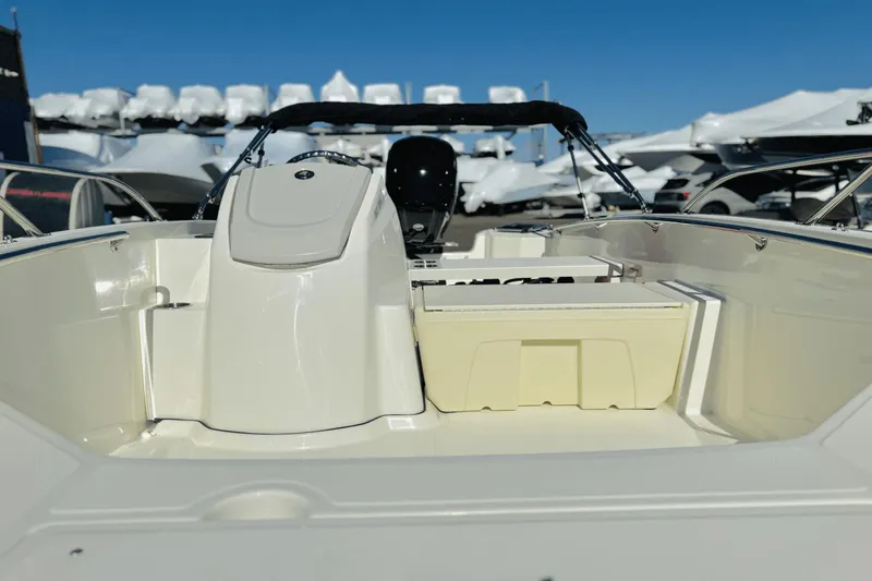 Slide: The Image of Boston Whaler 160 Super Sport 2025 - 7