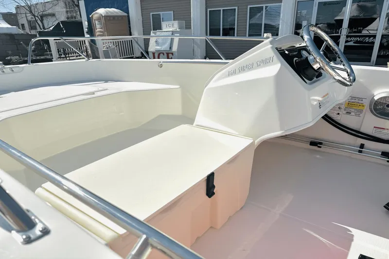 Slide: The Image of Boston Whaler 160 Super Sport 2025 - 8