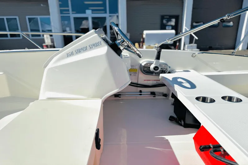 Slide: The Image of Boston Whaler 160 Super Sport 2025 - 9