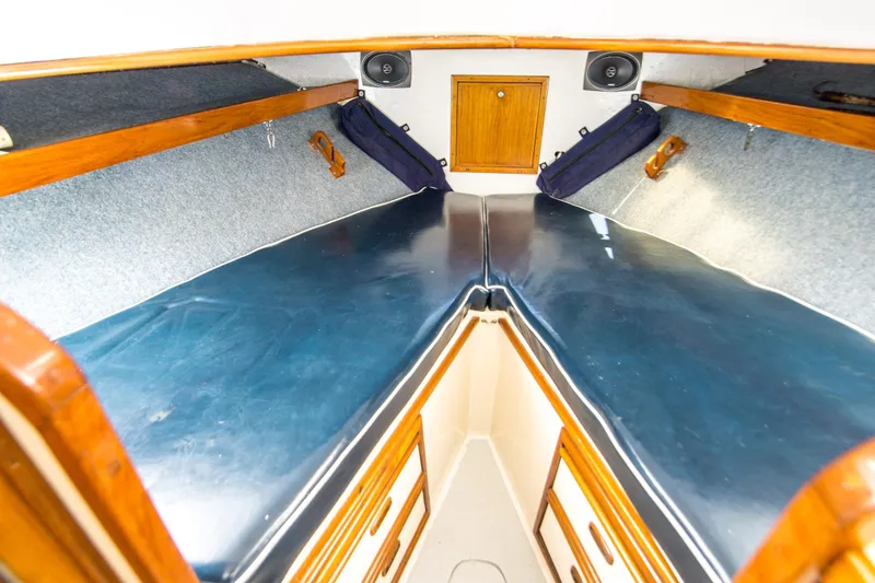 Slide: The Image of Blackfin 32 Flybridge 1987 - 25