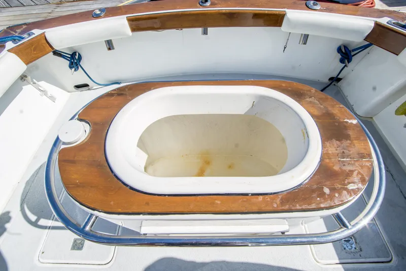 Slide: The Image of Blackfin 32 Flybridge 1987 - 15