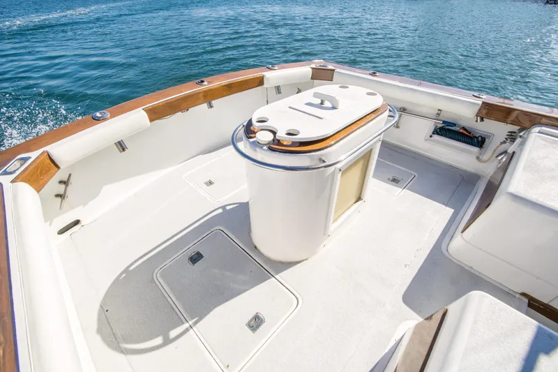 Slide: The Image of Blackfin 32 Flybridge 1987 - 12