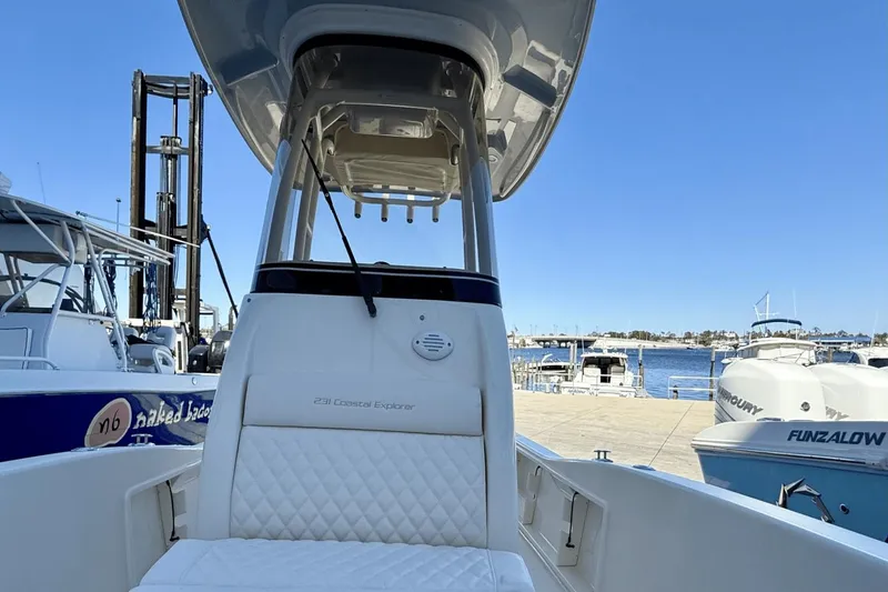 Slide: The Image of Grady-White 231 Coastal Explorer 2025 - 21