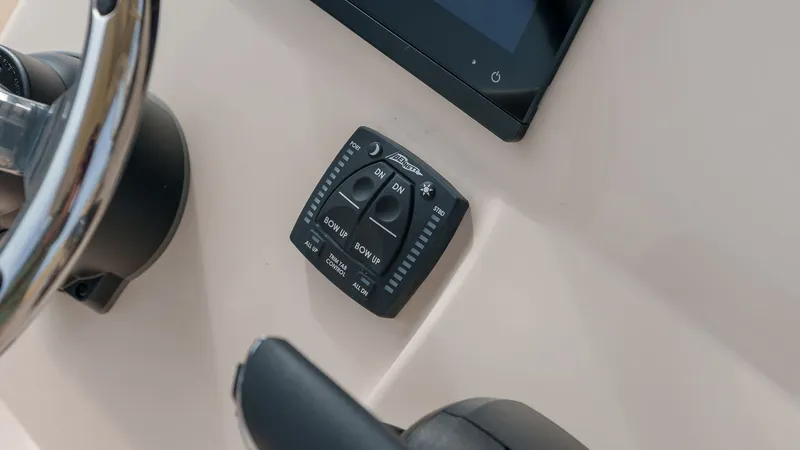 Slide: The Image of Grady-White 231 Coastal Explorer 2025 - 31