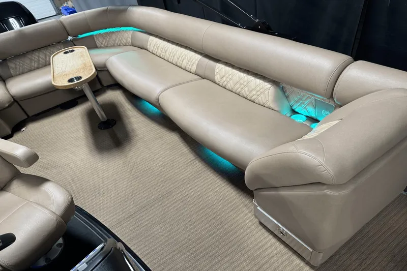 Slide: The Image of Premier 250 Intrigue 2021 - 16
