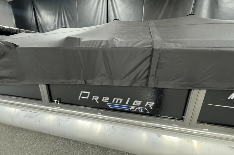 Slide: The Image of Premier 250 Intrigue 2021 - 25