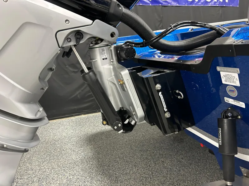 Slide: The Image of Outboard motor mount on a 2025 Nitro ZV20 boat, showcasing hydraulic components. - 10