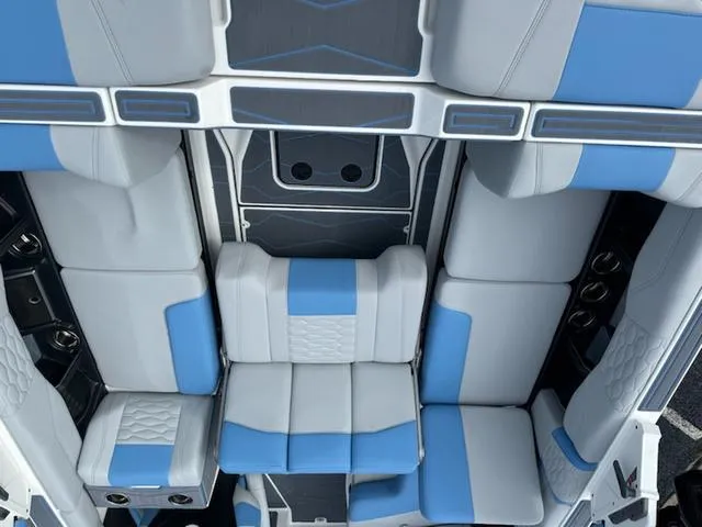 Slide: The Image of Malibu Wakesetter 24 MXZ 2025 - 12