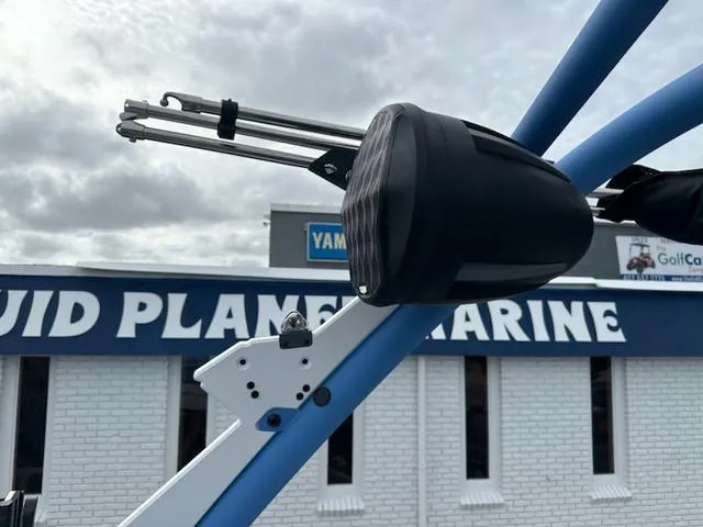 Slide: The Image of Malibu Wakesetter 24 MXZ 2025 - 18