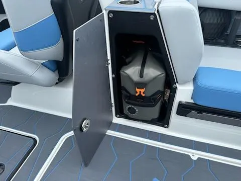 Slide: The Image of Malibu Wakesetter 24 MXZ 2025 - 22