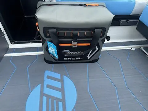 Slide: The Image of Malibu Wakesetter 24 MXZ 2025 - 23