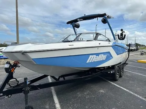 Slide: The Image of Malibu Wakesetter 24 MXZ 2025 - 4