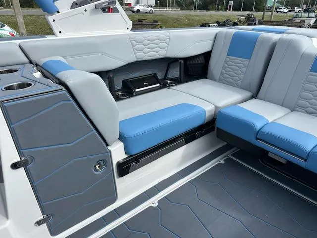 Slide: The Image of Malibu Wakesetter 24 MXZ 2025 - 7