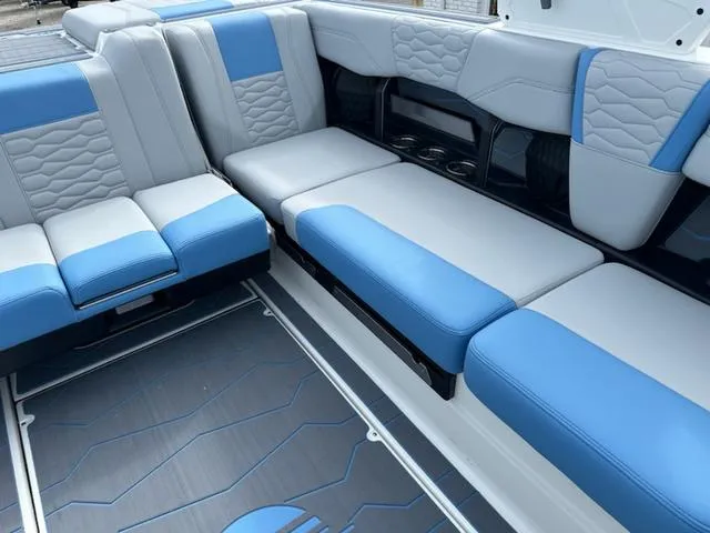 Slide: The Image of Malibu Wakesetter 24 MXZ 2025 - 8