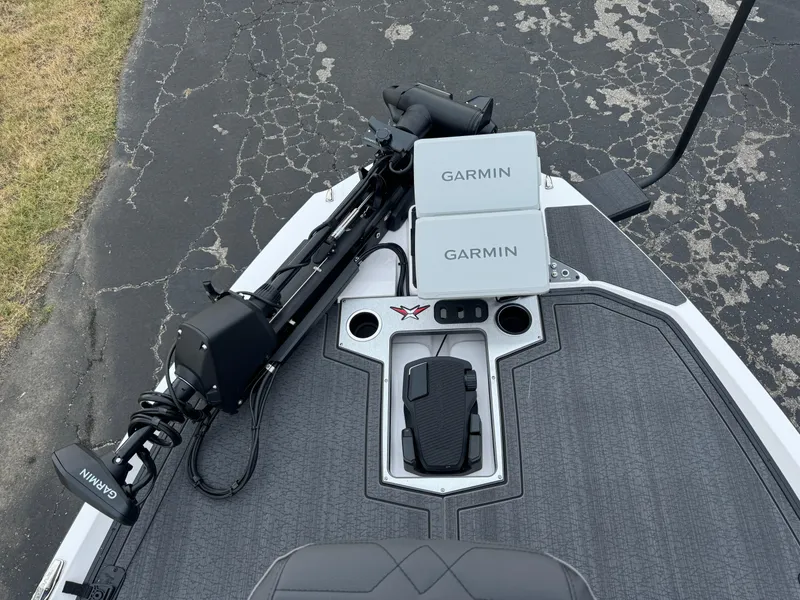 Slide: The Image of 2025 Vexus VXS21 boat deck with Garmin electronics and trolling motor. - 34